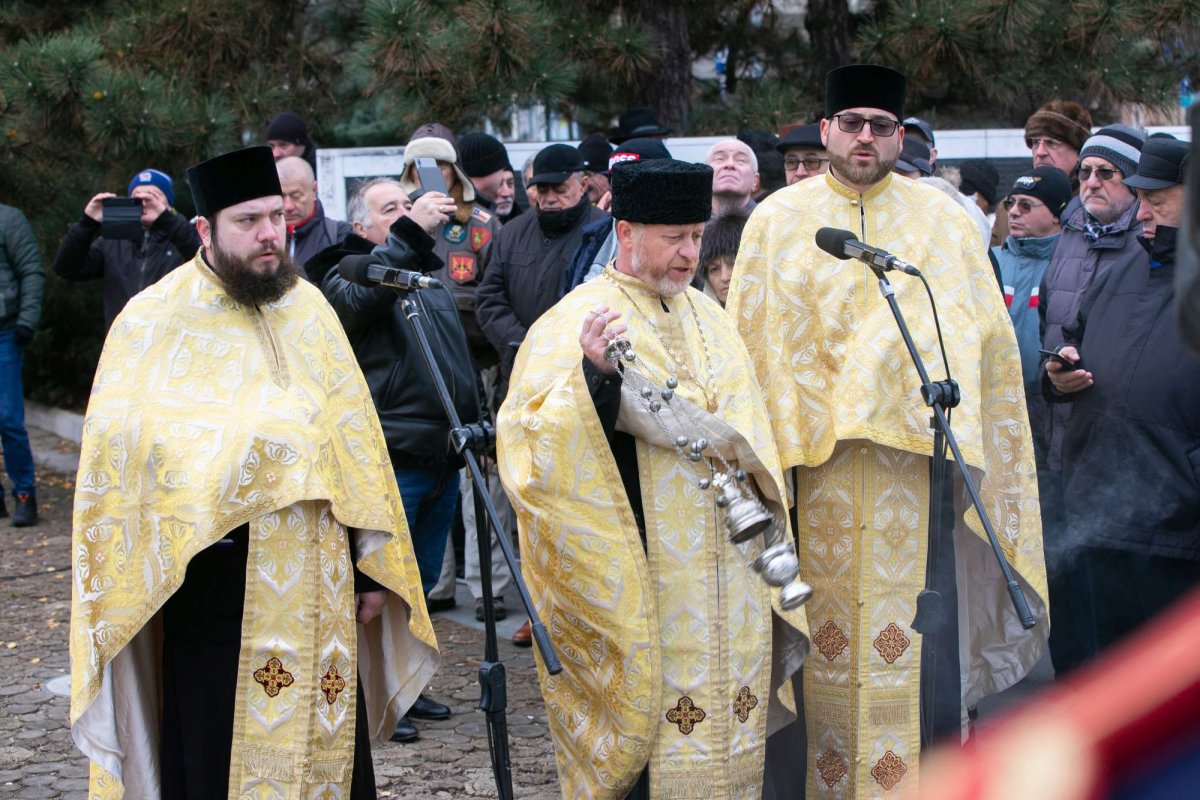 Popasuri de pomenire pentru eroii Revoluției în Capitală 239010