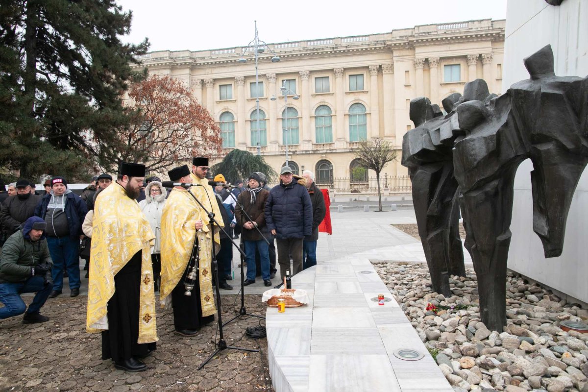 Popasuri de pomenire pentru eroii Revoluției în Capitală 239011