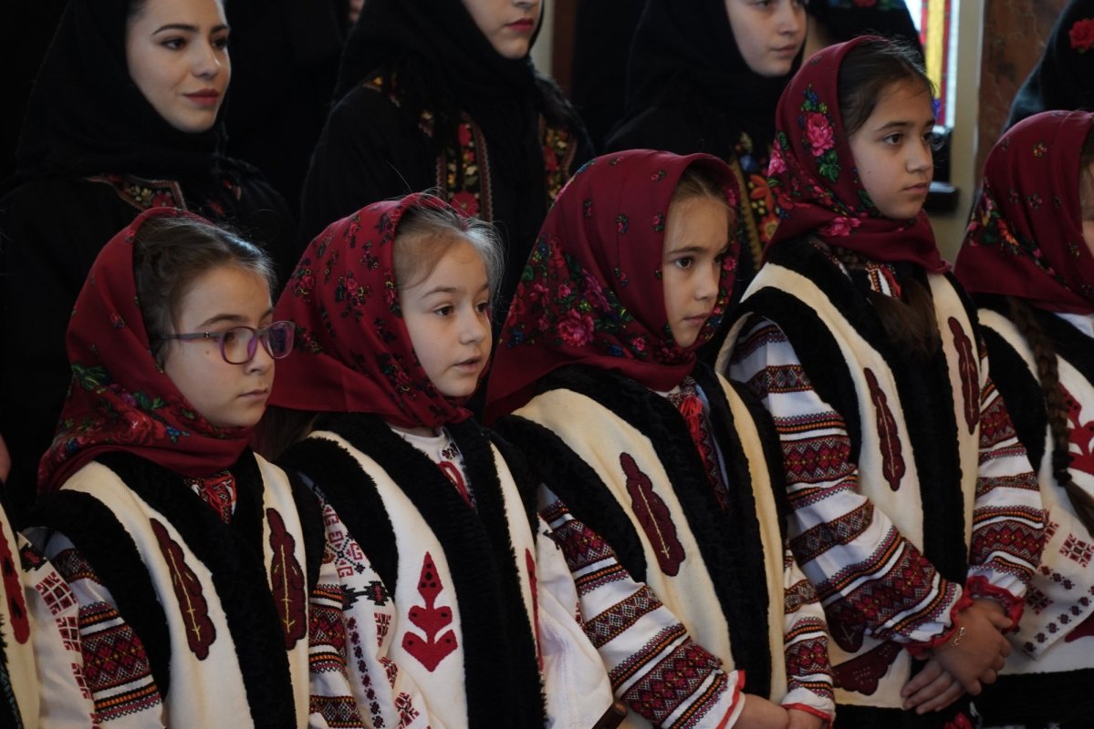 Colindători la Centrul eparhial al Arhiepiscopiei Dunării de Jos 239182