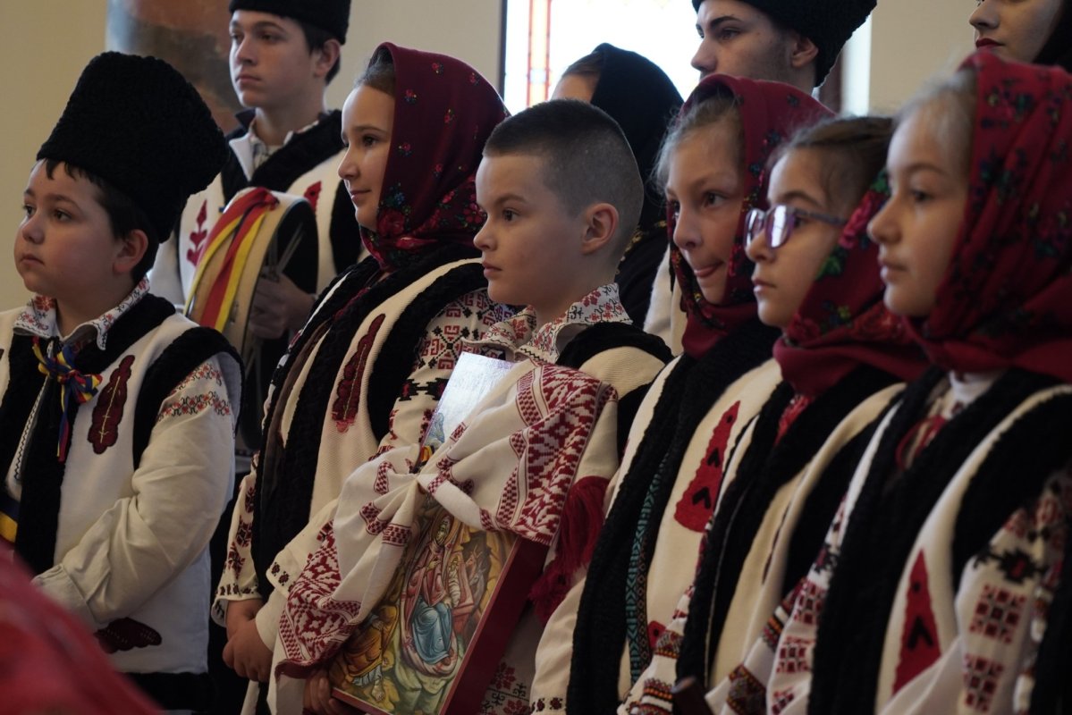 Colindători la Centrul eparhial al Arhiepiscopiei Dunării de Jos 239186