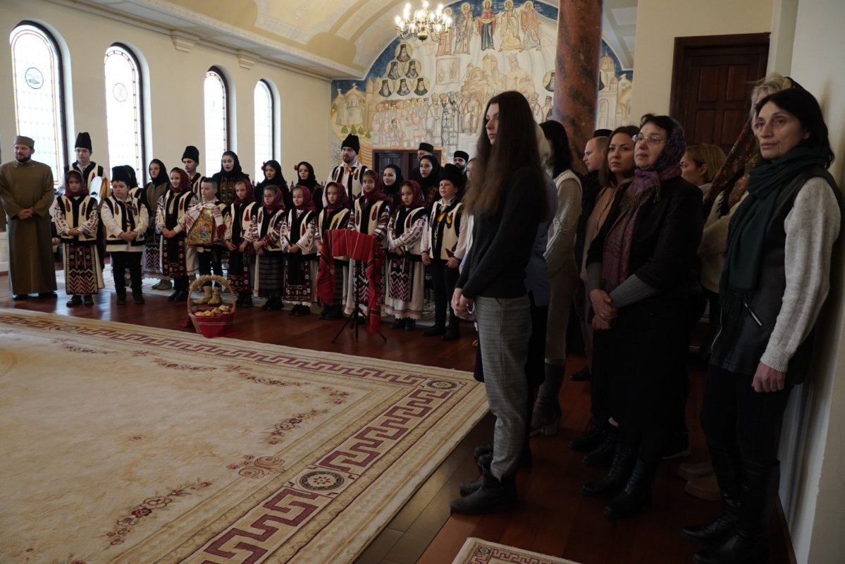 Colindători la Centrul eparhial al Arhiepiscopiei Dunării de Jos 239188