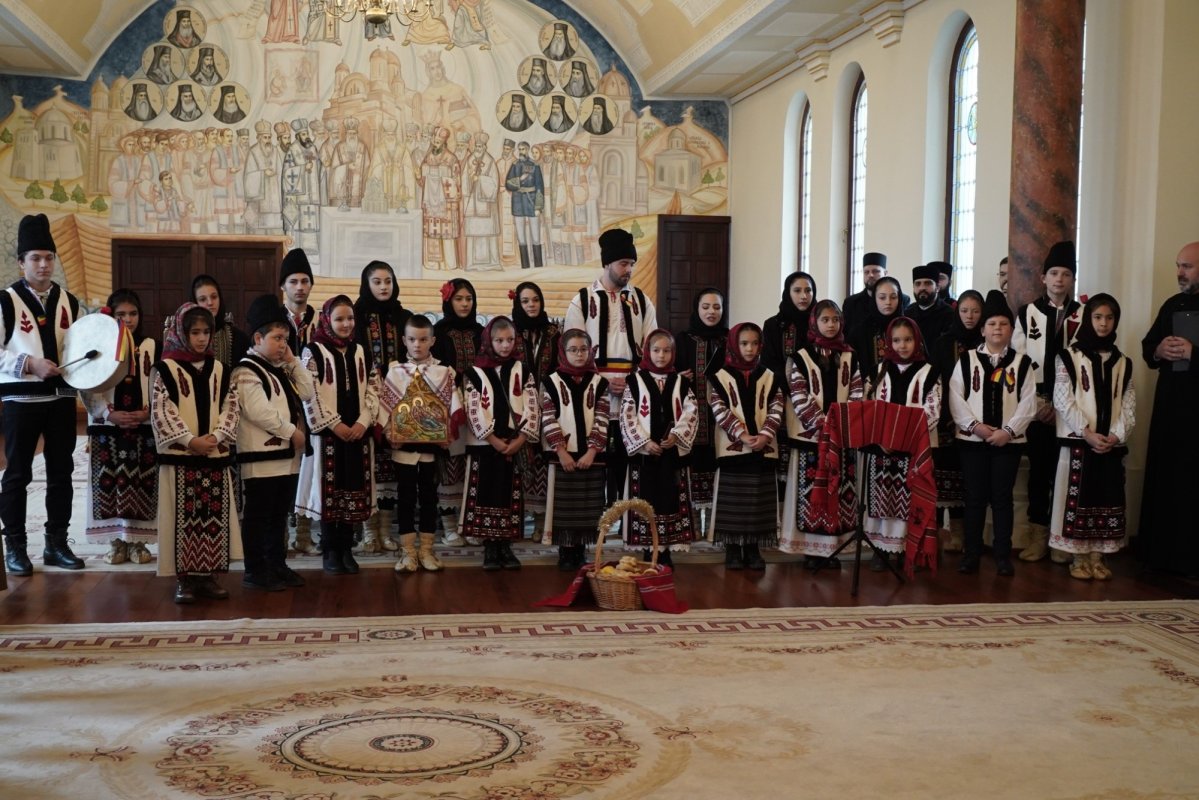 Colindători la Centrul eparhial al Arhiepiscopiei Dunării de Jos 239191