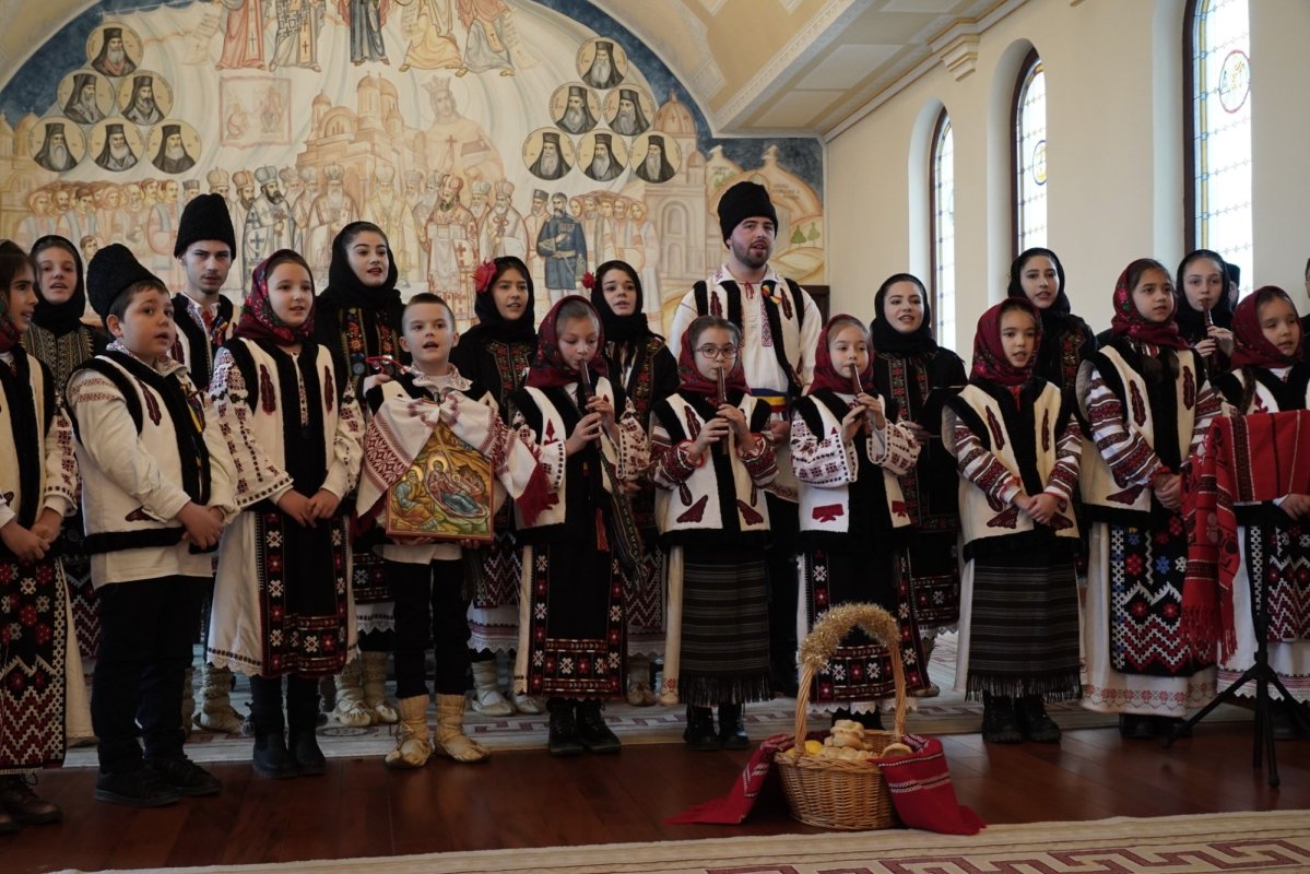 Colindători la Centrul eparhial al Arhiepiscopiei Dunării de Jos 239194