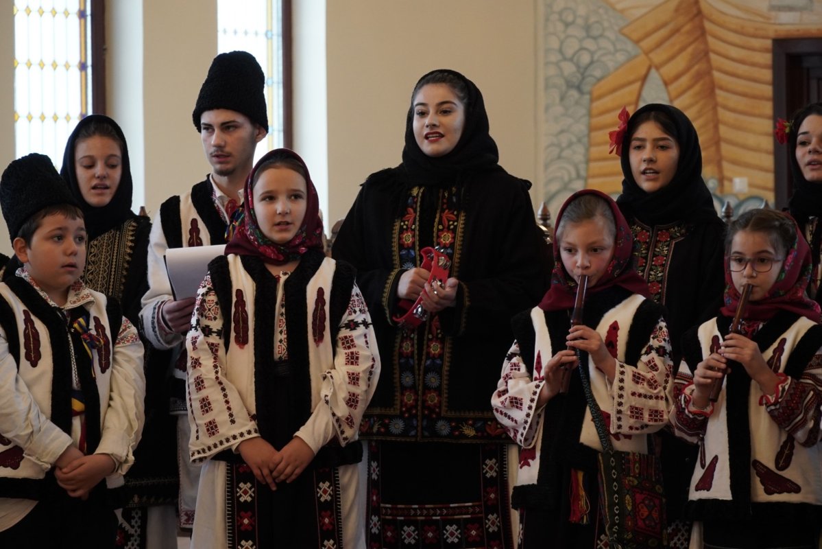 Colindători la Centrul eparhial al Arhiepiscopiei Dunării de Jos 239197