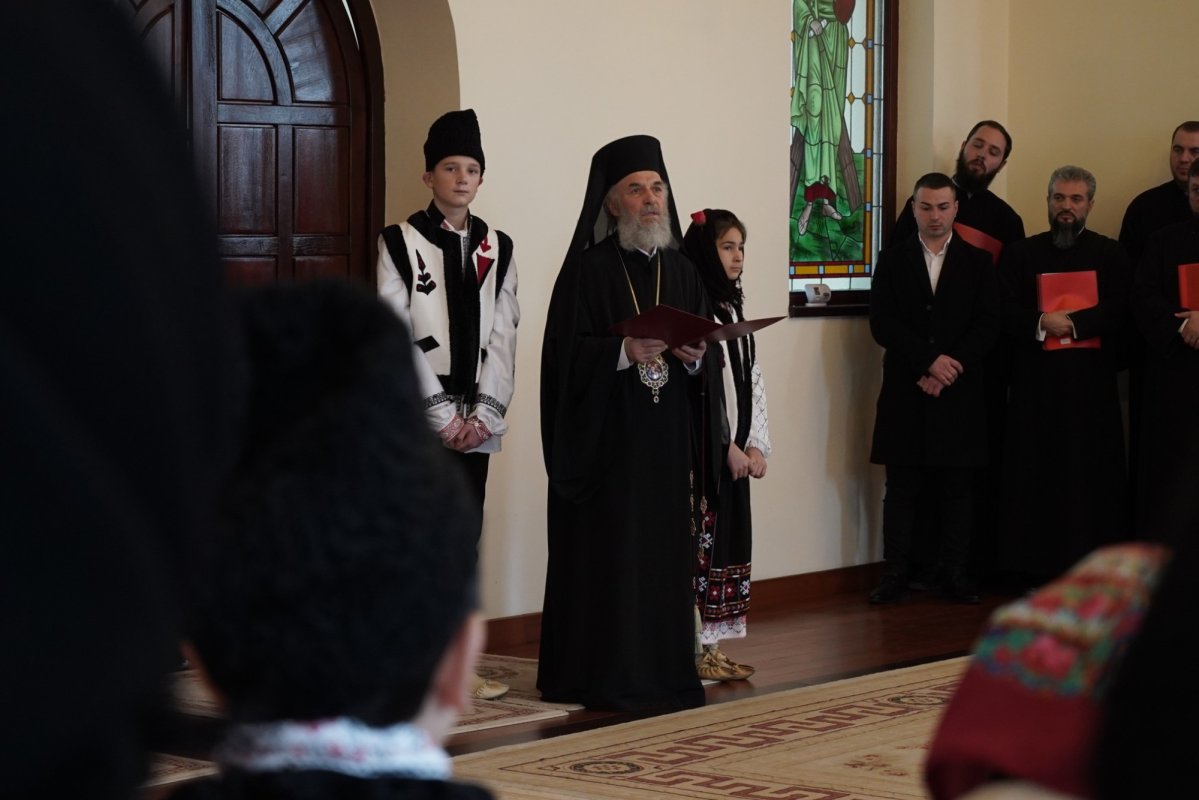 Colindători la Centrul eparhial al Arhiepiscopiei Dunării de Jos 239199