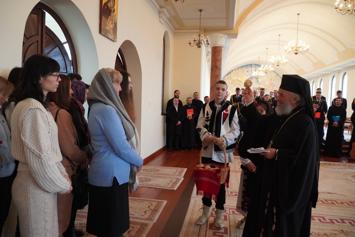 Colindători la Centrul eparhial al Arhiepiscopiei Dunării de Jos 239201