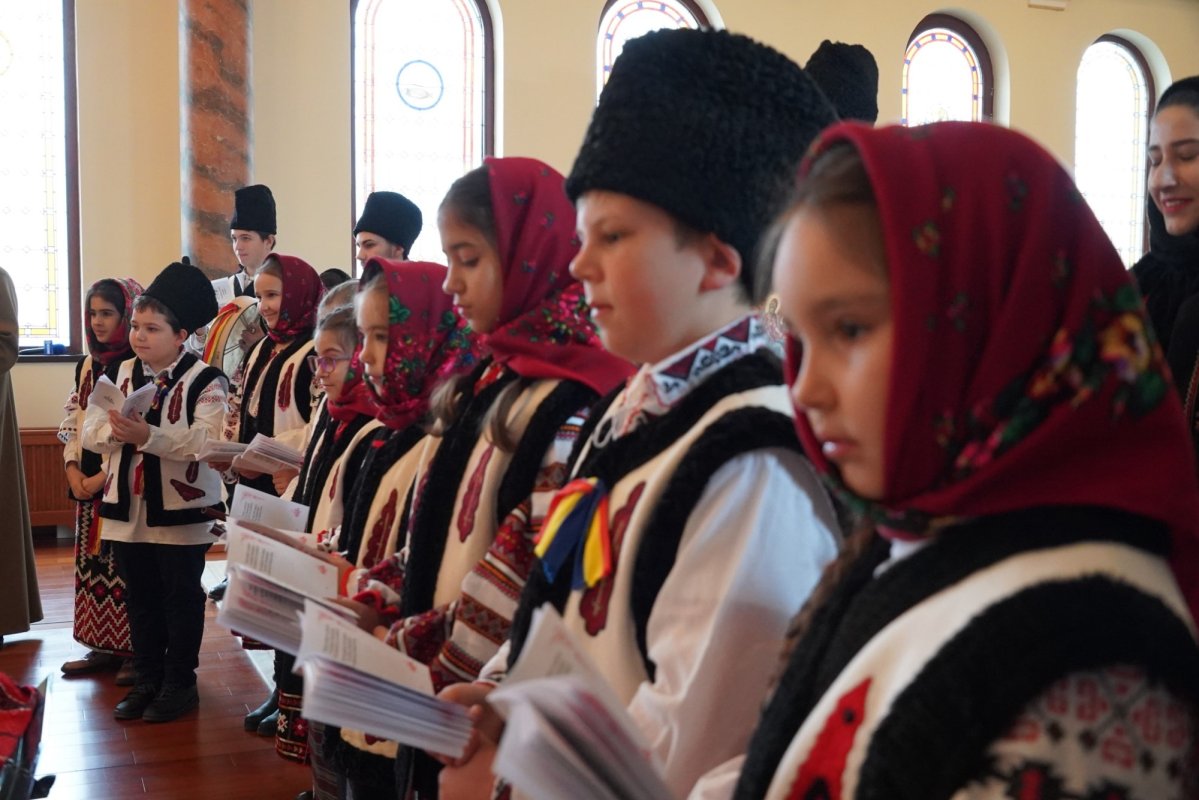 Colindători la Centrul eparhial al Arhiepiscopiei Dunării de Jos 239203