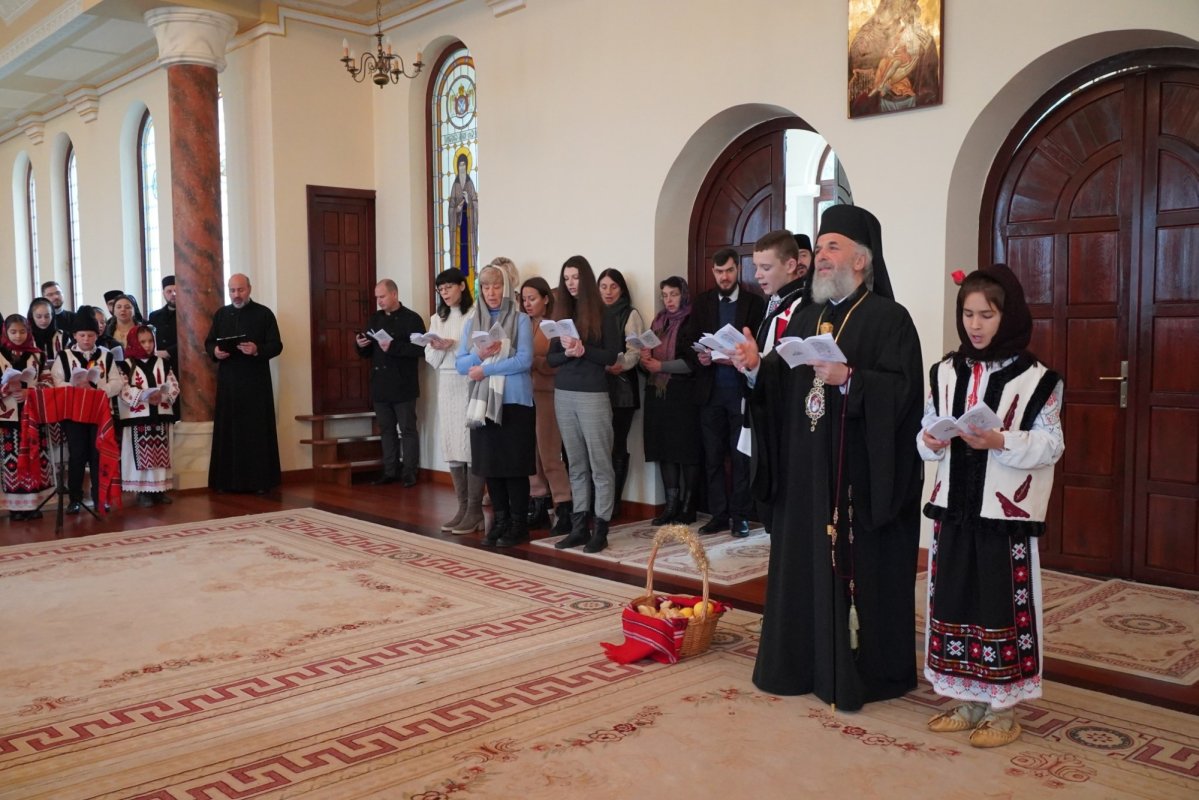 Colindători la Centrul eparhial al Arhiepiscopiei Dunării de Jos 239206