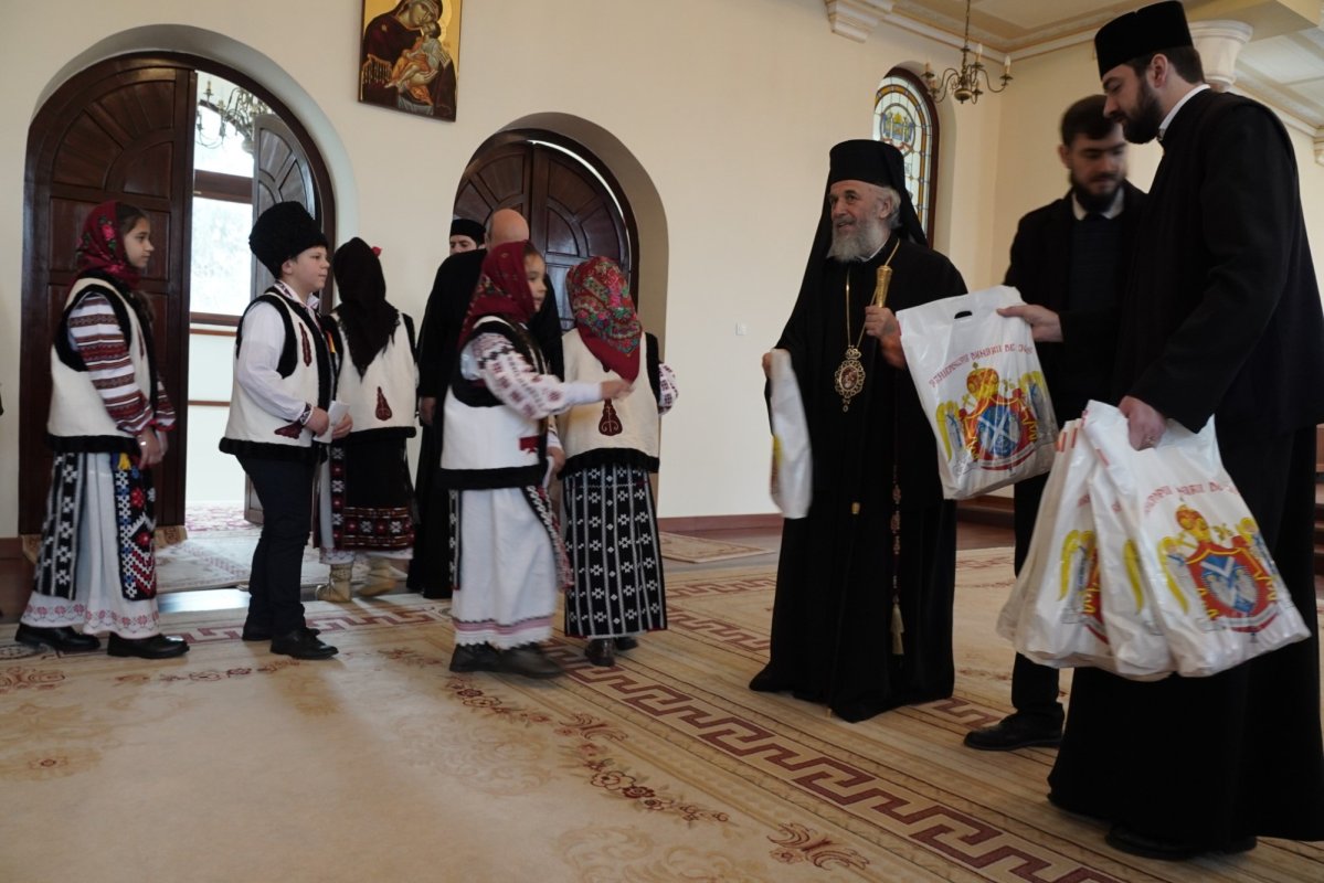 Colindători la Centrul eparhial al Arhiepiscopiei Dunării de Jos 239213