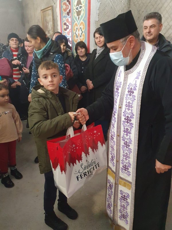 Daruri din Arhiepiscopia Târgoviștei pentru cei neajutorați 239168