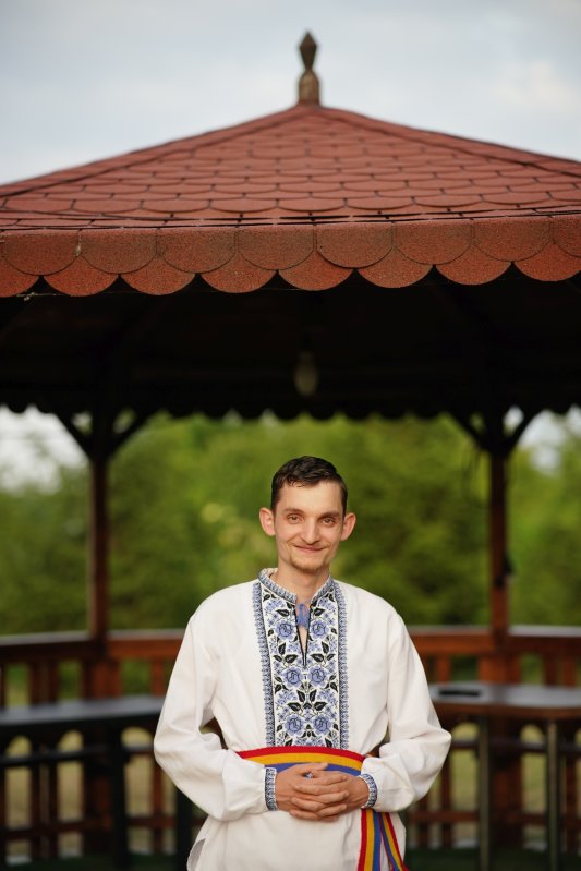 Crăciunul din orfelinat l-a făcut să prețuiască familia și ajutorarea celor suferinzi 238474