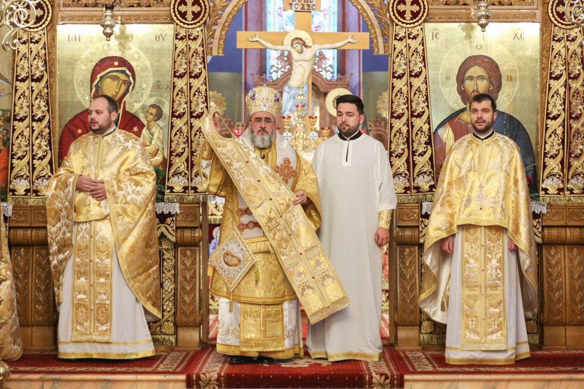 Comuniune de rugăciune la praznicul Nașterii Domnului în Catedrala Arhiepiscopală din Buzău 239385