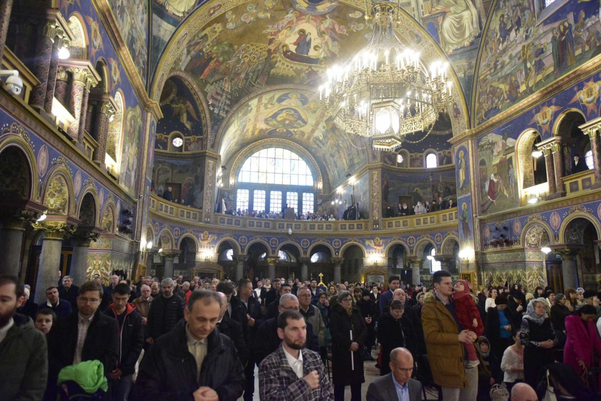 „Nașterea Domnului ne aduce pace și bucurie negrăită în inimile noastre” 239373