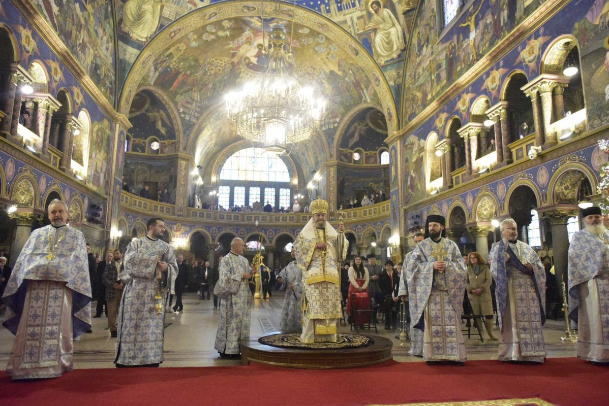 „Nașterea Domnului ne aduce pace și bucurie negrăită în inimile noastre” 239381