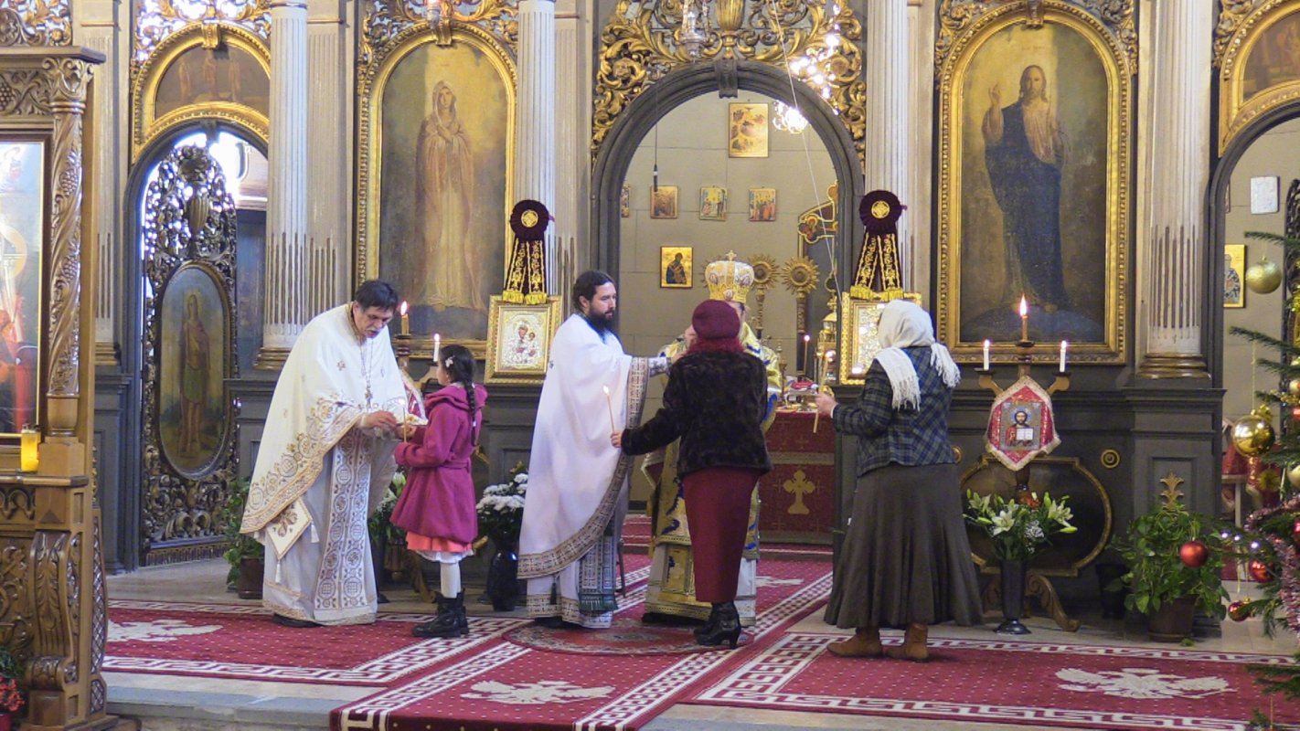 Sfânta Liturghie și serbare de Crăciun la catedrala din Giula 239420