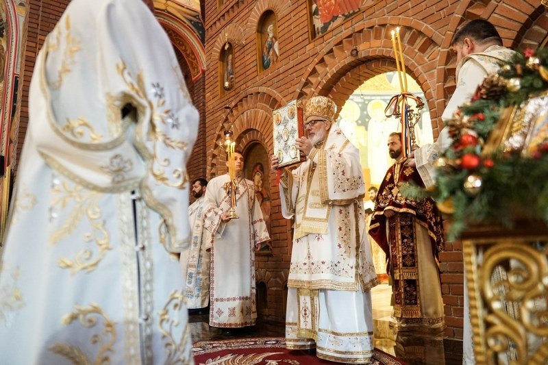 Praznic luminos în eparhii din Muntenia şi Dobrogea 239464
