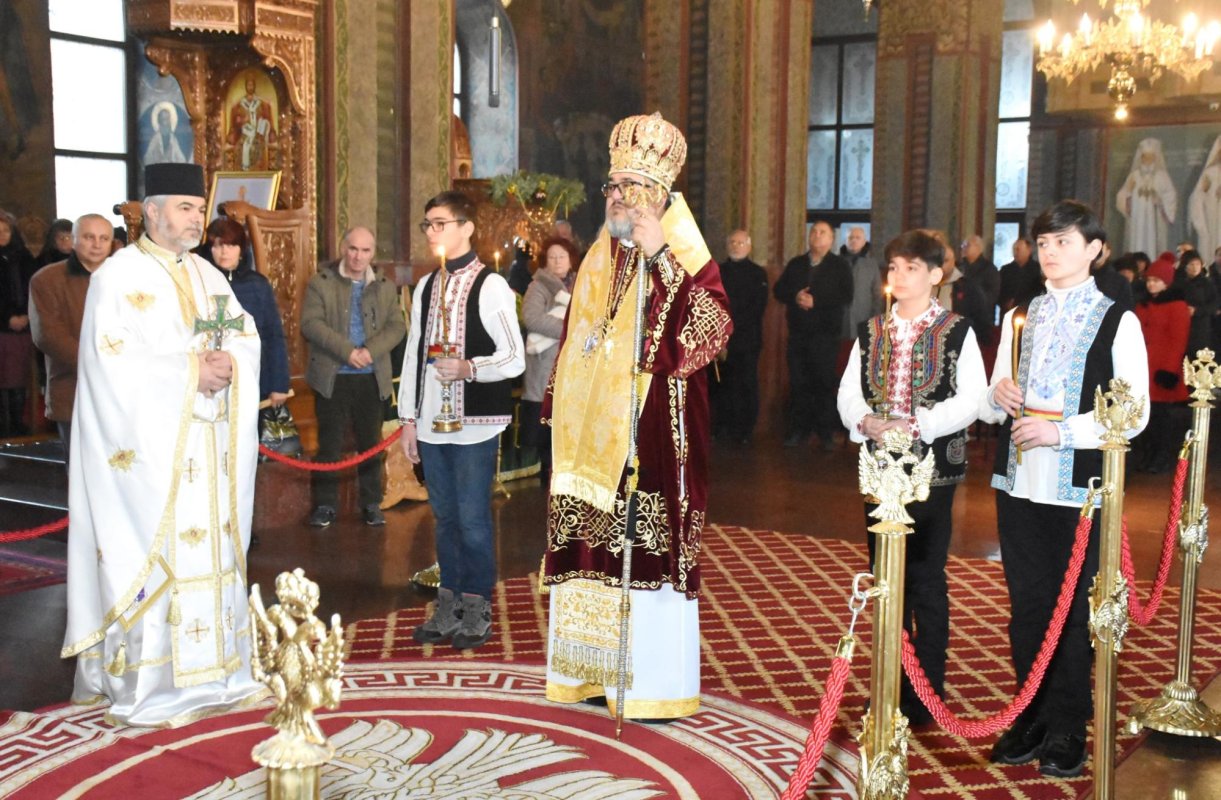 Praznic luminos în eparhii din Muntenia şi Dobrogea 239468