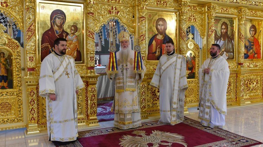 Rugăciune și colinde la Catedrala Episcopală din Drobeta-Turnu Severin 239475