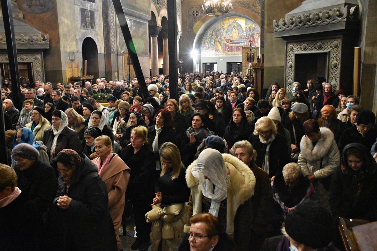 „Tinerii să fie catehizați de cei bătrâni, iar bătrânii să fie ajutați de tineri” 239443