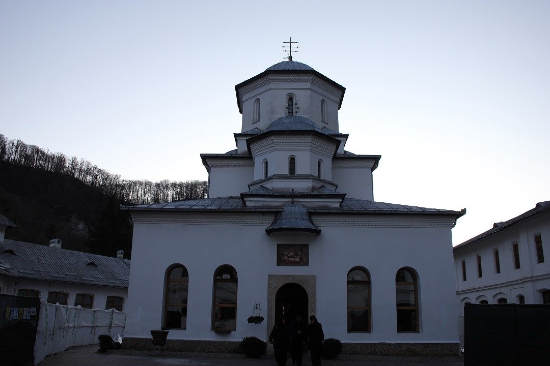 Zi de hram la ctitoria de la Tismana a Sfântului Nicodim  239473