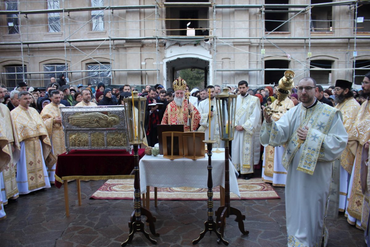 Zi de hram la ctitoria de la Tismana a Sfântului Nicodim  239486