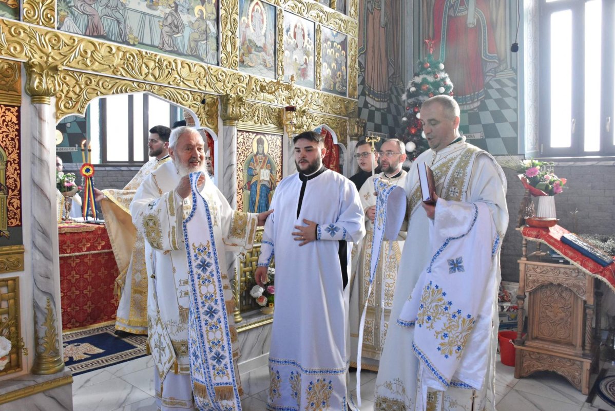 Binecuvântare arhierească în Parohia Mociu I 239627