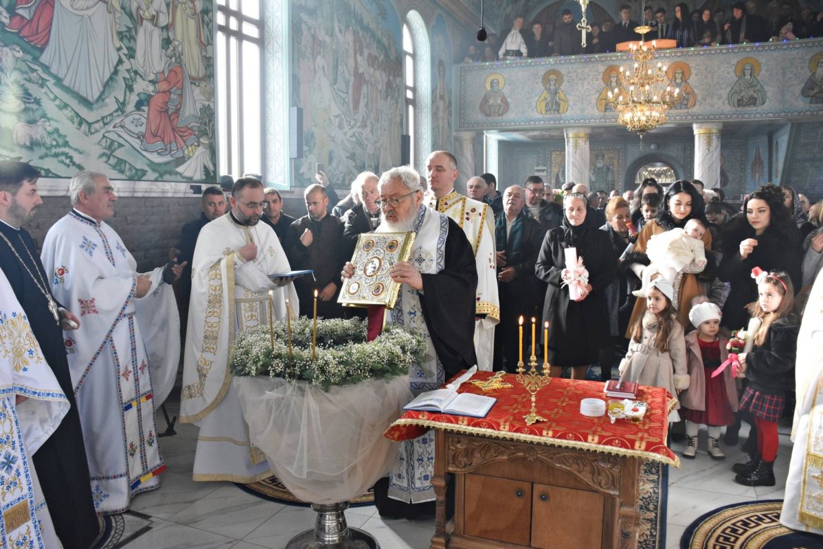 Binecuvântare arhierească în Parohia Mociu I 239630