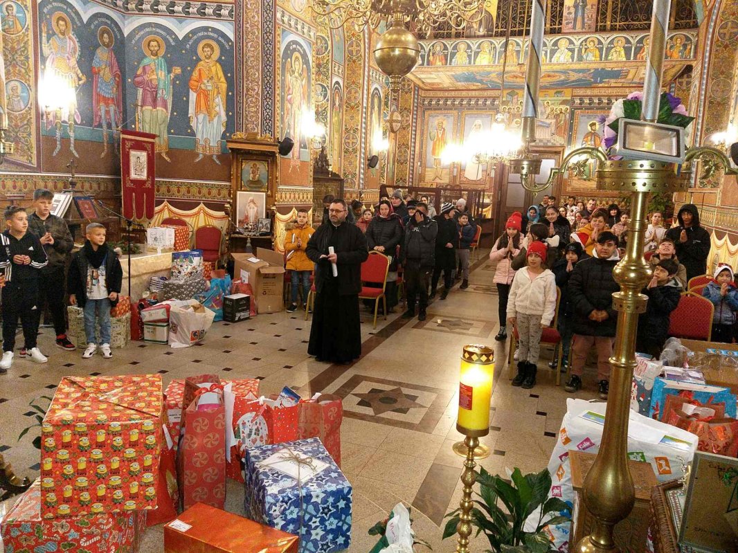 Daruri de Crăciun pentru 100 de copii din orașul Urlați 239643