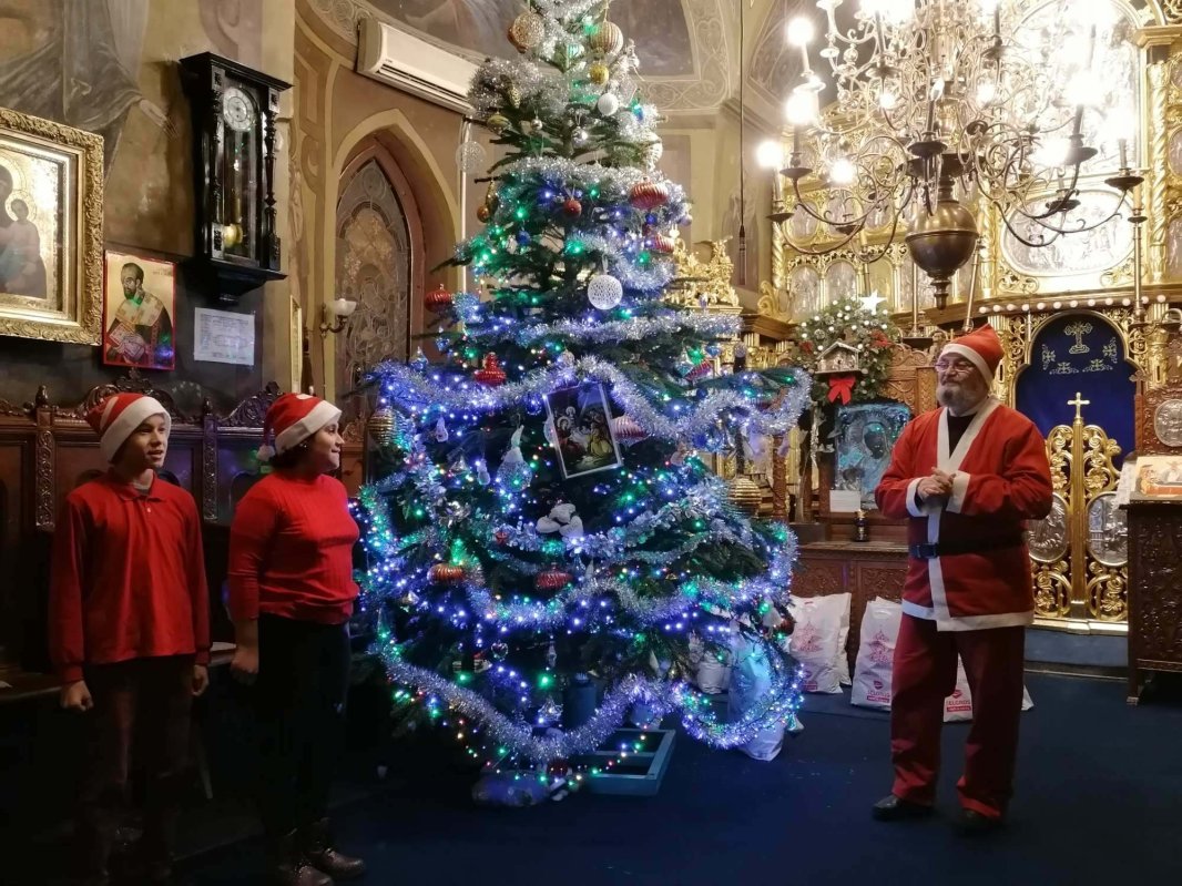 Daruri de Crăciun pentru copiii asistaţi de Protoieria Sector 1 239605