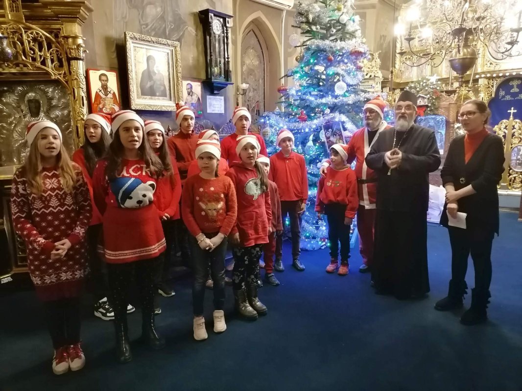 Daruri de Crăciun pentru copiii asistaţi de Protoieria Sector 1 239606