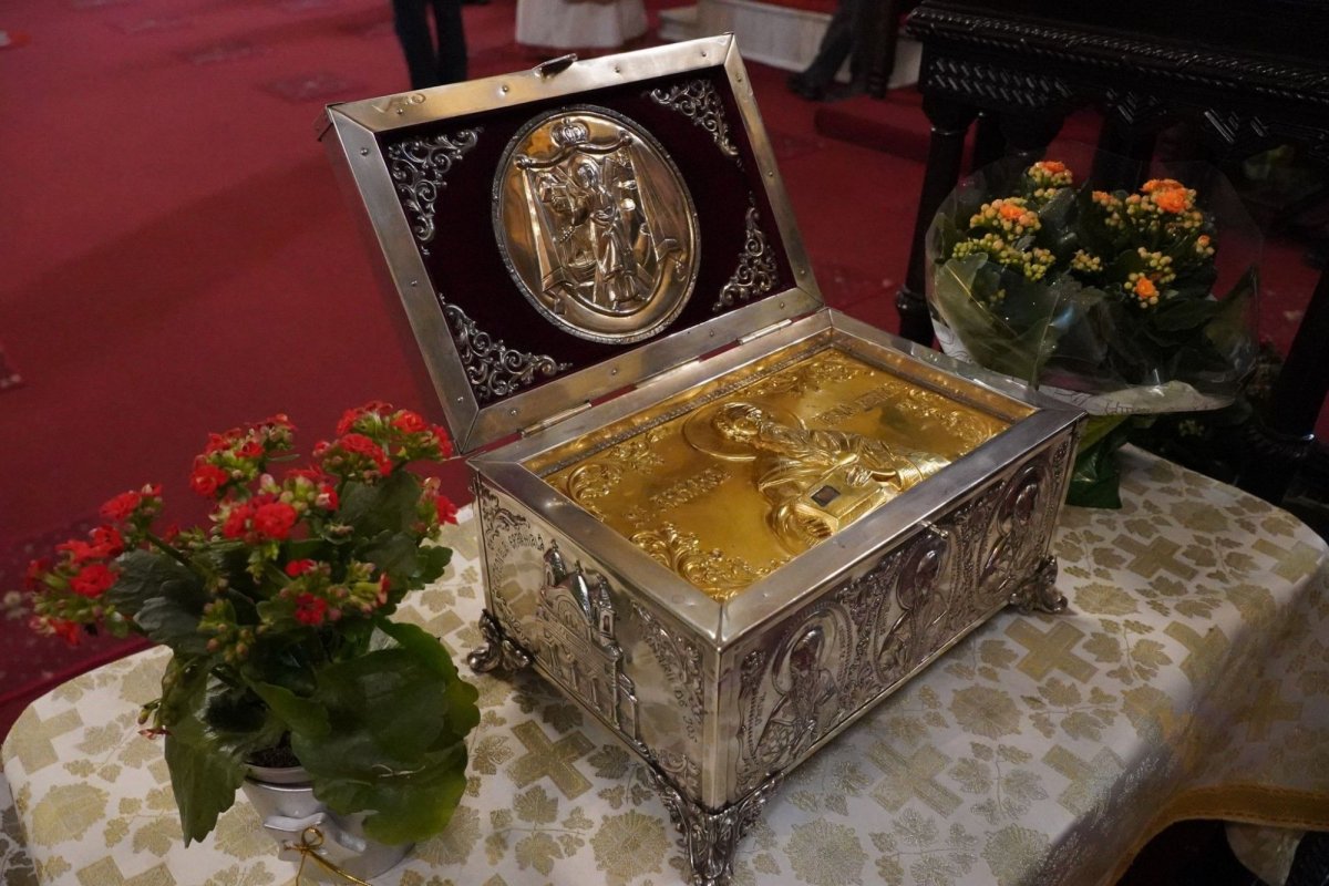 Liturghie şi filantropie în prima zi a noului an la Galaţi 240005