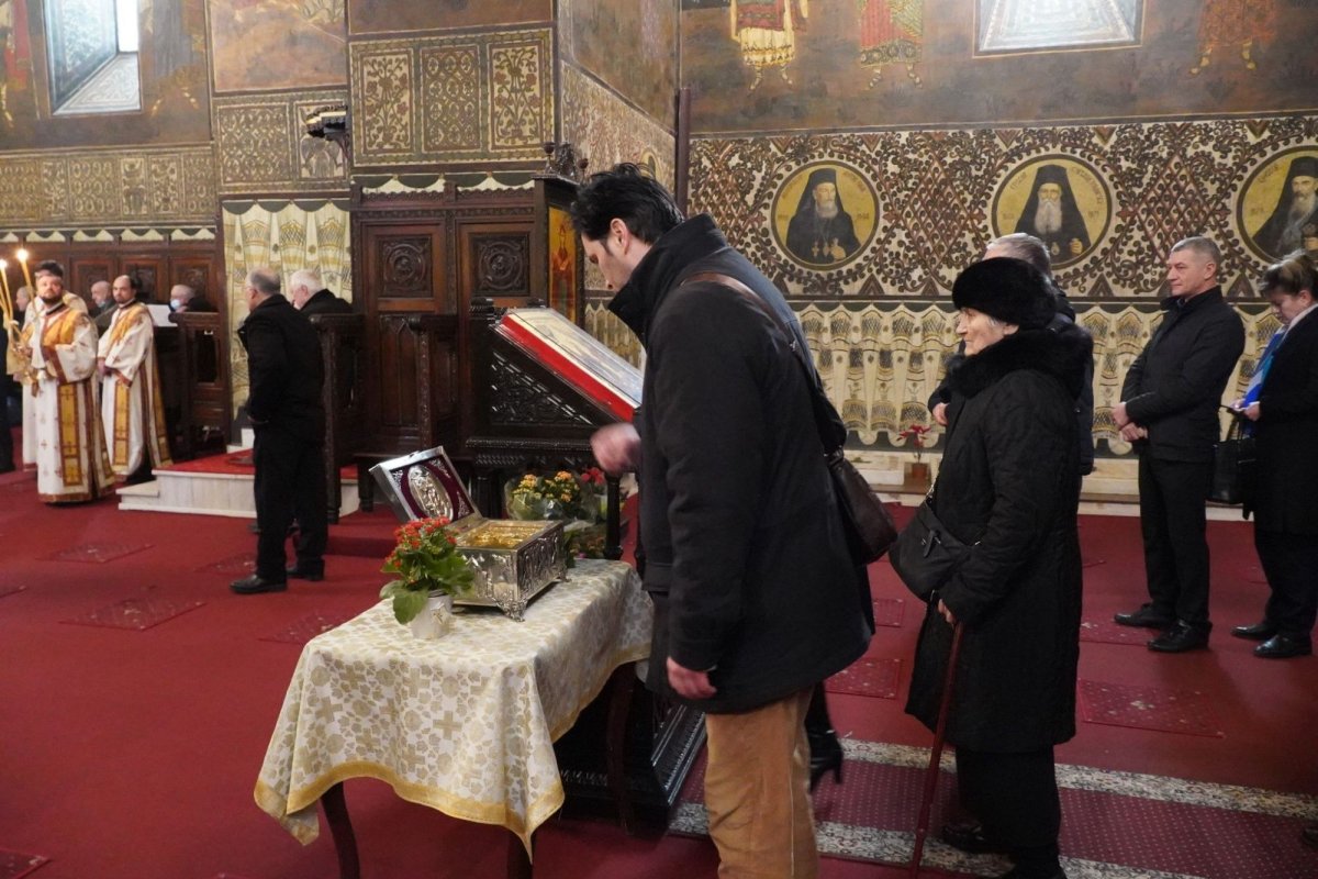 Liturghie şi filantropie în prima zi a noului an la Galaţi 240006