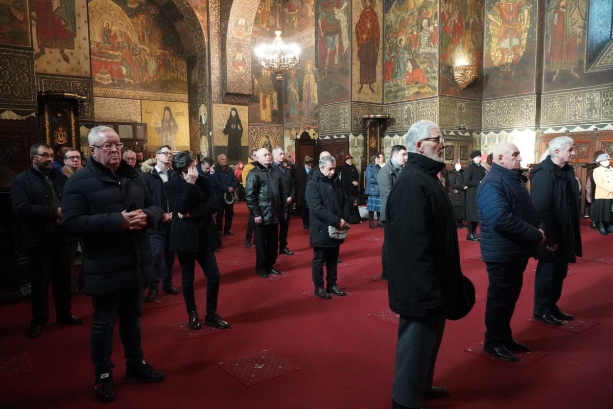 Liturghie şi filantropie în prima zi a noului an la Galaţi 240007