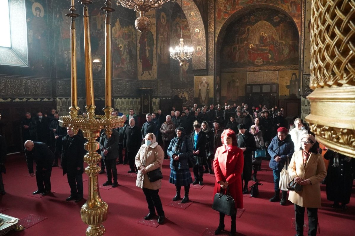 Liturghie şi filantropie în prima zi a noului an la Galaţi 240010