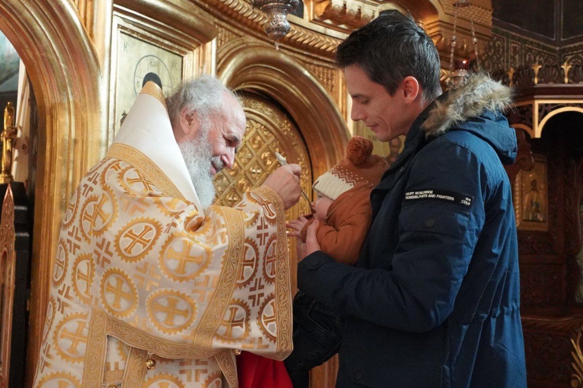 Liturghie şi filantropie în prima zi a noului an la Galaţi 240012