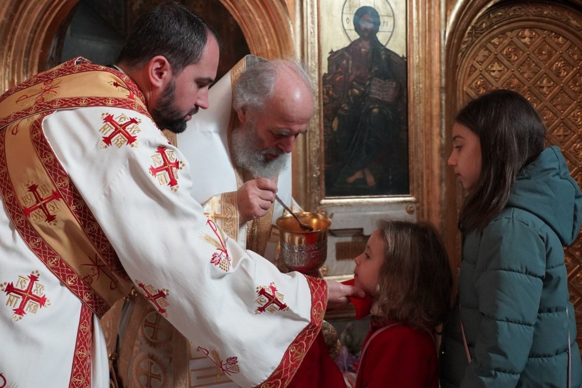 Liturghie şi filantropie în prima zi a noului an la Galaţi 240013