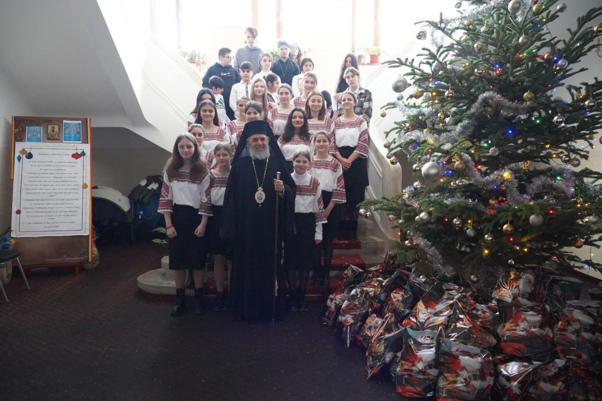 Liturghie şi filantropie în prima zi a noului an la Galaţi 240018