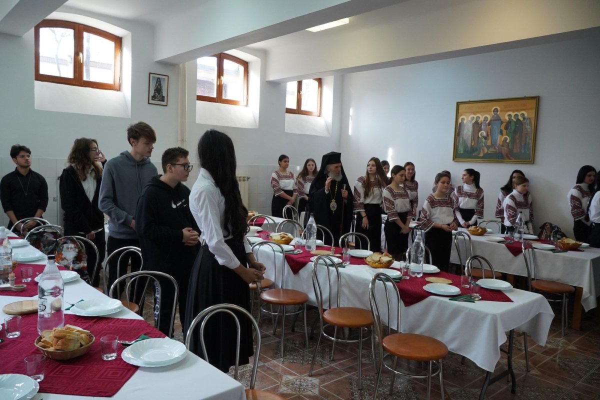 Liturghie şi filantropie în prima zi a noului an la Galaţi 240020