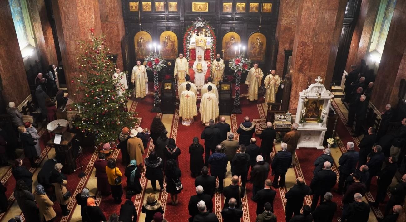 Slujire arhierească la Catedrala Arhiepiscopală din Alba Iulia 240034