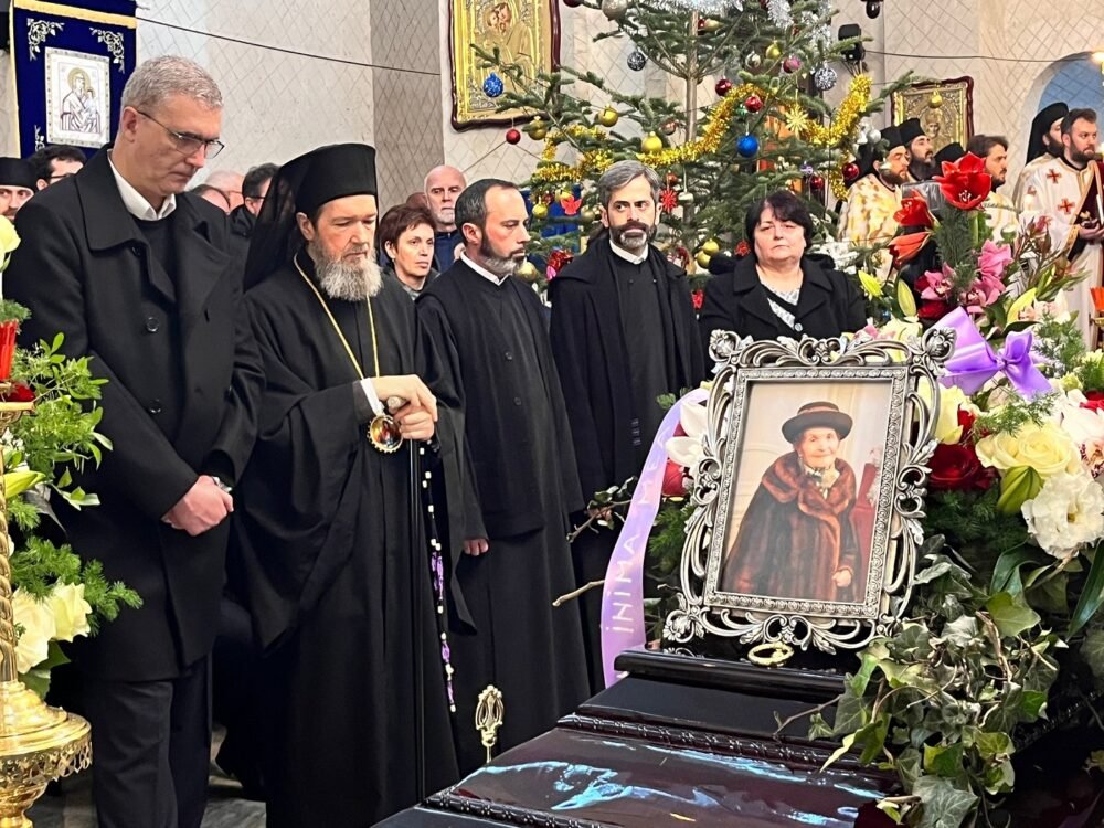 Mama Episcopului Sofronie al Oradiei a fost condusă pe ultimul drum 240156