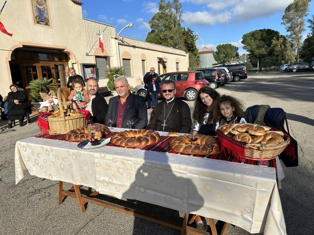Anul Nou cu datini și obiceiuri românești în Italia  240243