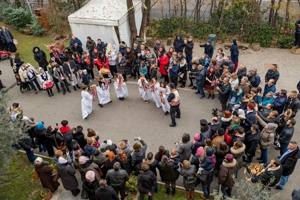 Anul Nou cu datini și obiceiuri românești în Italia  240244