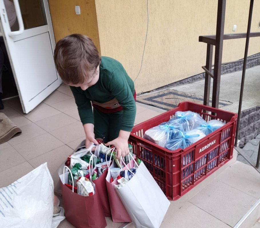 Campanie în sprijinul copiilor şi vârstnicilor la Gherla 240211