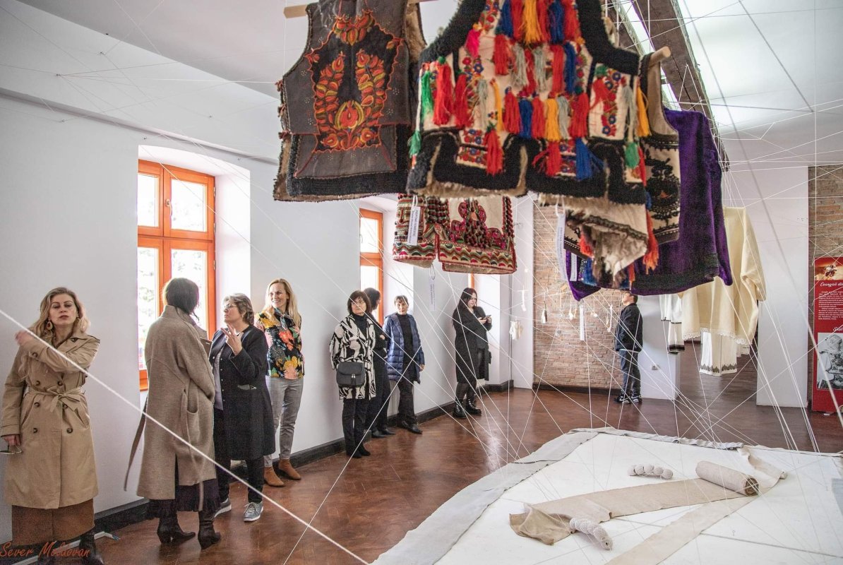 „Graiul straielor moștenite” în 12 muzee din țară 240180