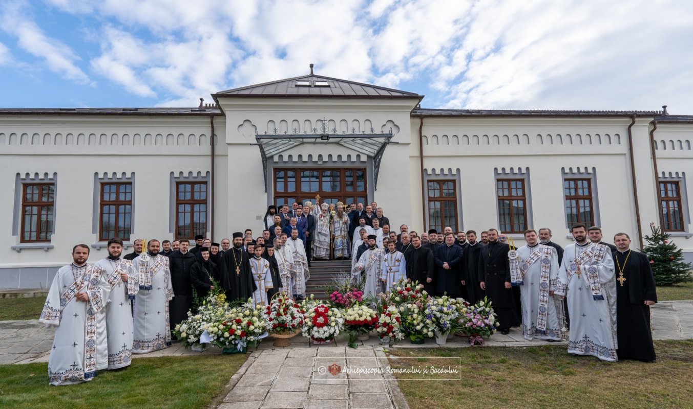 Moment aniversar în Arhiepiscopia Romanului și Bacăului 240198