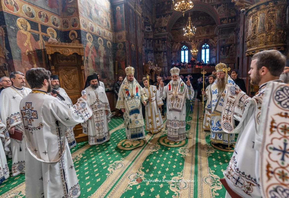 Moment aniversar în Arhiepiscopia Romanului și Bacăului 240199