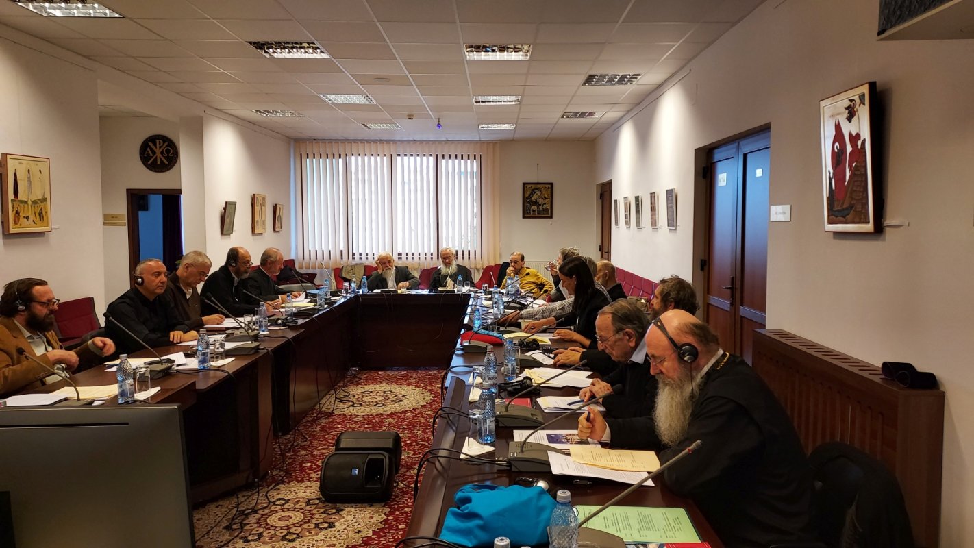 „Slujind comuniunii. Regândirea relației dintre primat și sinodalitate” 240174