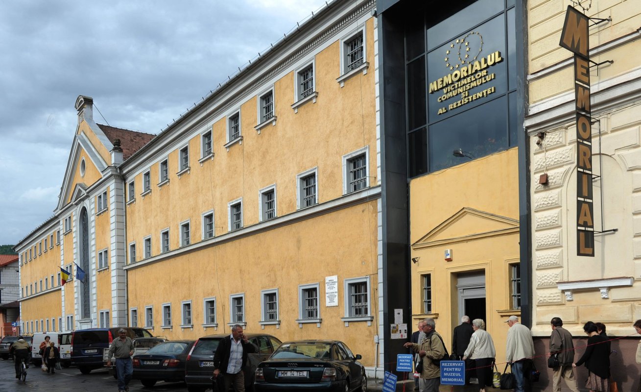 Concurs de eseuri pentru elevii de liceu şi gimnaziu 240301