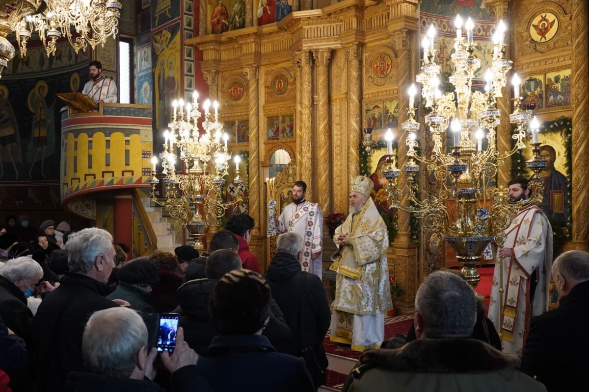 Sfințirea apei în două orașe de la malul Dunării 240638