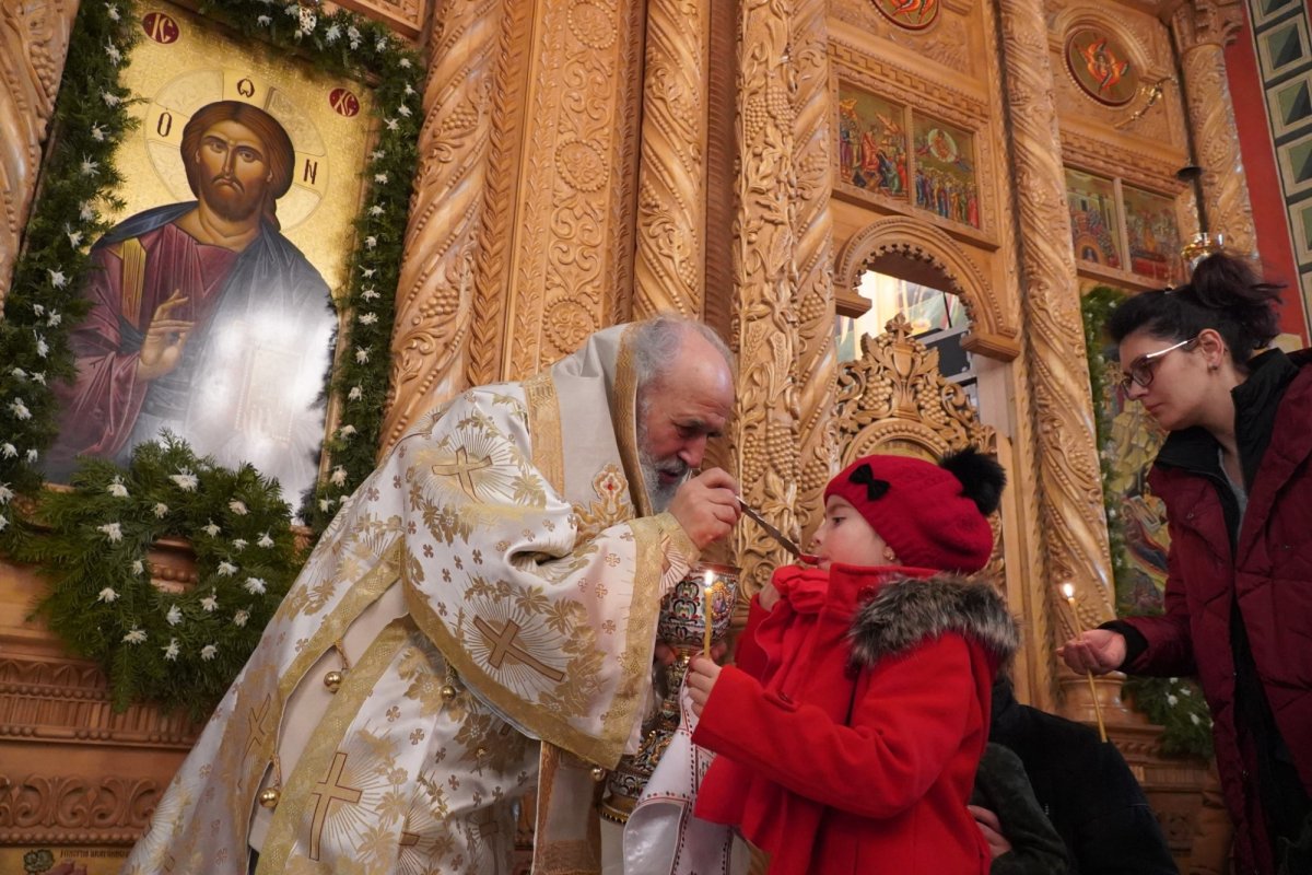 Sfințirea apei în două orașe de la malul Dunării 240641